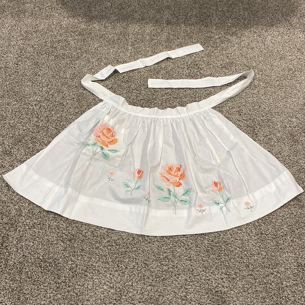Vintage White Cotton Embroidered Half Apron! - Picture 3 of 8
